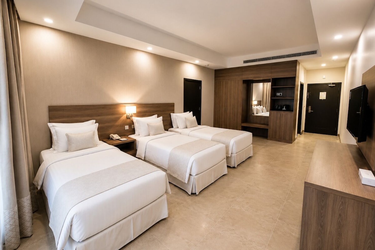 Suite Deluxe, 3 camas individuales | Espacio para trabajar con laptop y wifi gratis