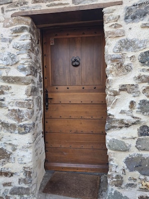 A wooden door with a metal handle, set in a stone wall. - Nature, waterfall & jacuzzi (Berlou)