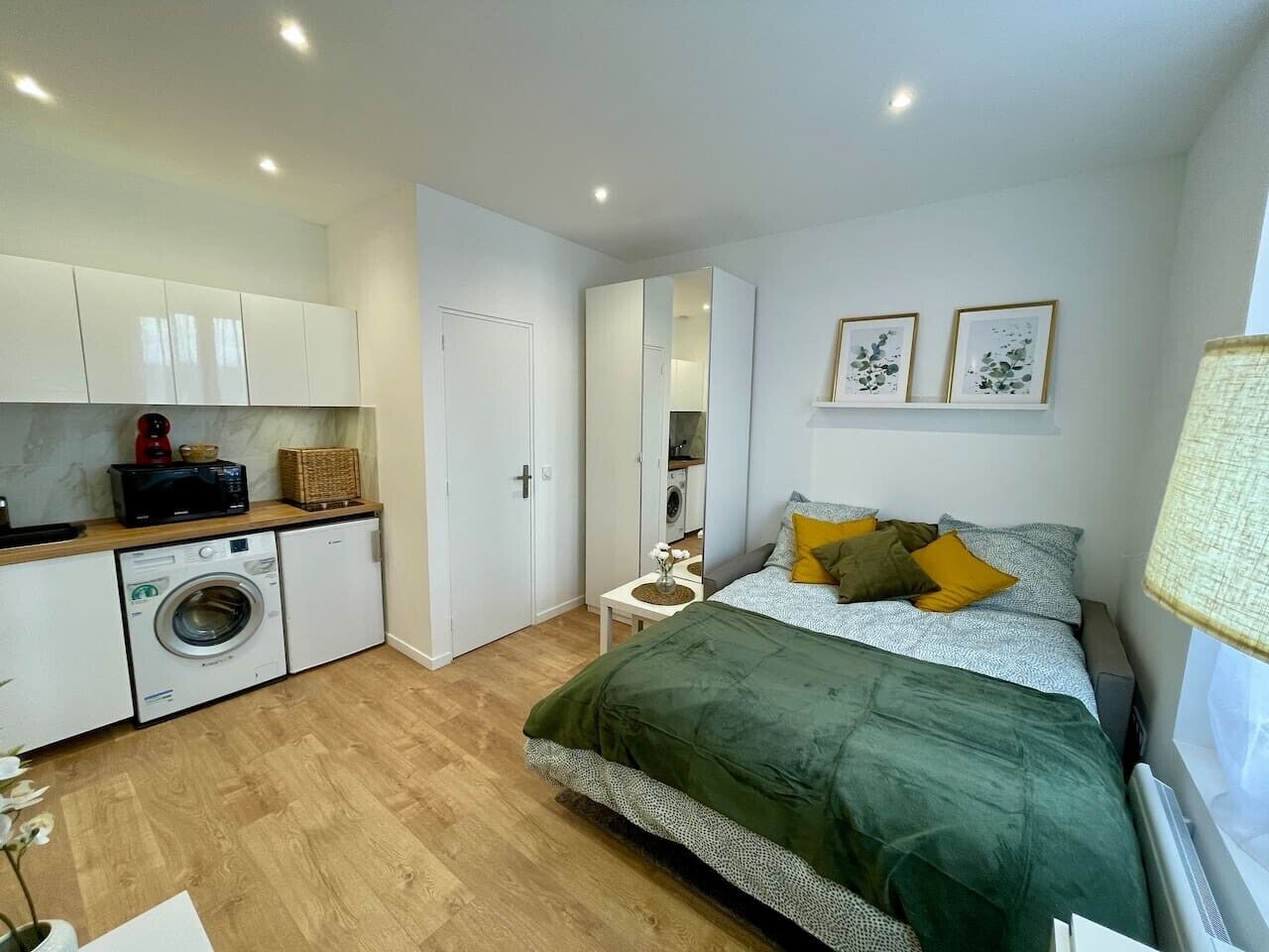 Iron/ironing board, internet, bed sheets