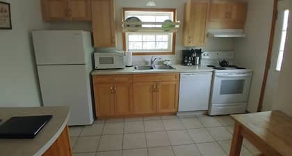 Two-Bedroom One-Bathroom Vacation Home - Pet Friendly!