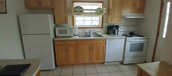 Two-Bedroom One-Bathroom Vacation Home - Pet Friendly!