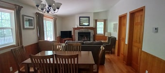 Two-Bedroom One-Bathroom Vacation Home - Pet Friendly!