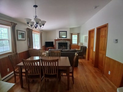 Two-Bedroom One-Bathroom Vacation Home - Pet Friendly!