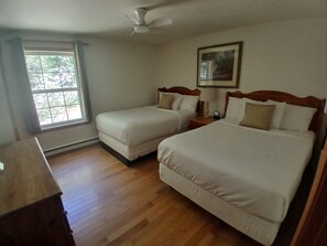2 bedrooms, iron/ironing board, WiFi (free), bed sheets