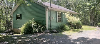 Two-Bedroom One-Bathroom Vacation Home - Pet Friendly!