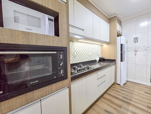 Apartment | Private kitchen | Cookware/dishes/utensils