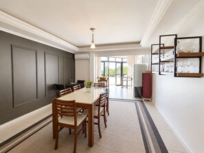 Apartment | Dining