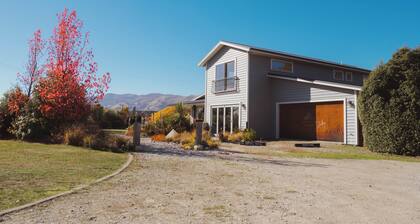 Private & Peaceful Riverside Art House with Sauna | 10 Minutes From Wānaka