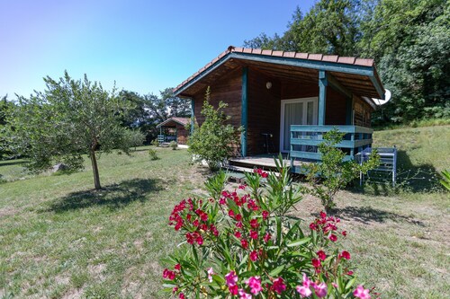 Chalet d'alpion avec piscine partagée, terrasse privée et jardin partagé