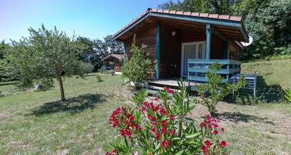 Chalet d'alpion avec piscine partagée, terrasse privée et jardin partagé