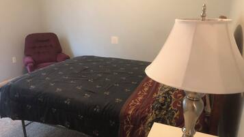4 bedrooms, iron/ironing board, free WiFi, bed sheets