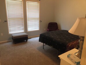 4 bedrooms, iron/ironing board, WiFi (free), bed sheets