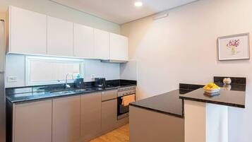 Familienapartment, Balkon, Stadtblick | Eigene Küche