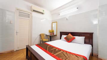 Escritorio, wifi gratis y ropa de cama