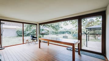 Deluxe Apartment, Garden View | Interior
