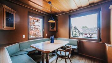 Executive Apartment | Dining