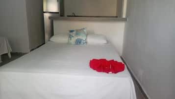 Quarto quádruplo básico | Roupa de cama