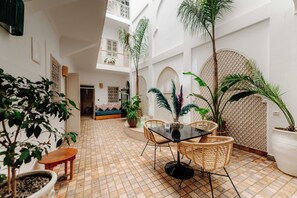 Outdoor dining - Riad Green Vines (Marrakech)