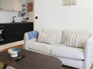 Living area - Fully equipped 39 m² apartment in Paris (Paris)
