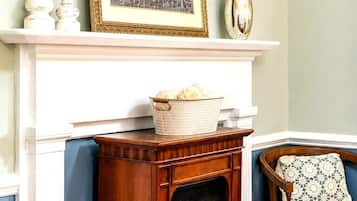 King Superior Suite, 2 Bedrooms, Ensuite, Valley View (The Bookside) | Memory foam beds, iron/ironing board (on request), WiFi (free)
