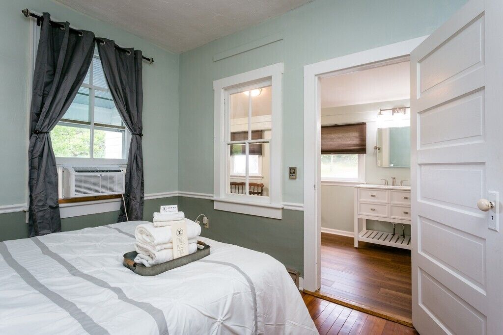 Superior Suite, 1 Queen Bed, Ensuite, Valley View (The Sunset) | Memory-foam beds, iron/ironing board (on request), free WiFi, bed sheets