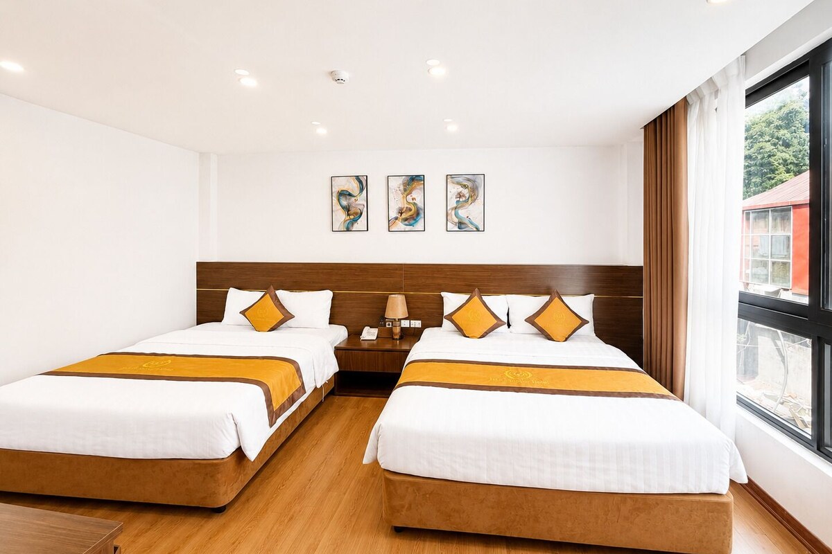  Family Room With Balcony | Frigobar, escrivaninha, Wi-Fi de cortesia, roupa de cama