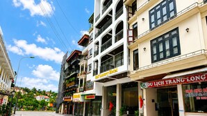 A multi-story hotel with a ground floor restaurant and a visible staircase leading to the upper floors. - Palette H&T Centre Sapa Hotel (Sa Pa)