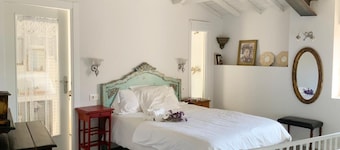 Country House 'La Grulla Dorada' with Shared Terrace, Wi-Fi and Air Conditioning