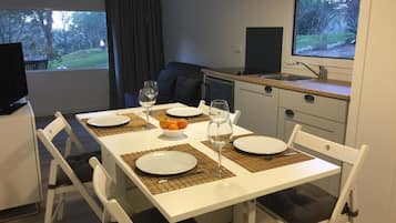 Basic-Bungalow, Balkon, Poolblick | Speisen