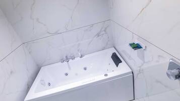 Executive Suite | Bathroom