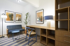 A modern living room with a sofa, a chair, a small table, a desk, and a bookshelf. - Confortable 2 Bedroom accomodation C3 (Ciudad de México)
