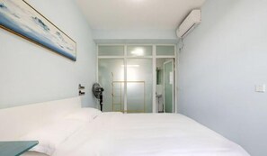 Habitación doble Confort, vista a la colina | Escritorio y wifi gratis 