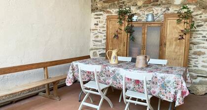 La Grulla Gris Country House with Balcony and Mountain Views, Cáceres
