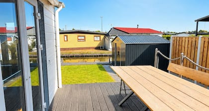 Vacation home right on the water with a private dock | Lemmer | Dogs welcome