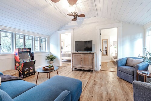 Bungalow Bliss with Fire Pit - 5111