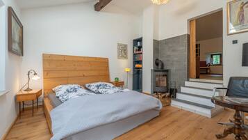 2 bedrooms, bed sheets