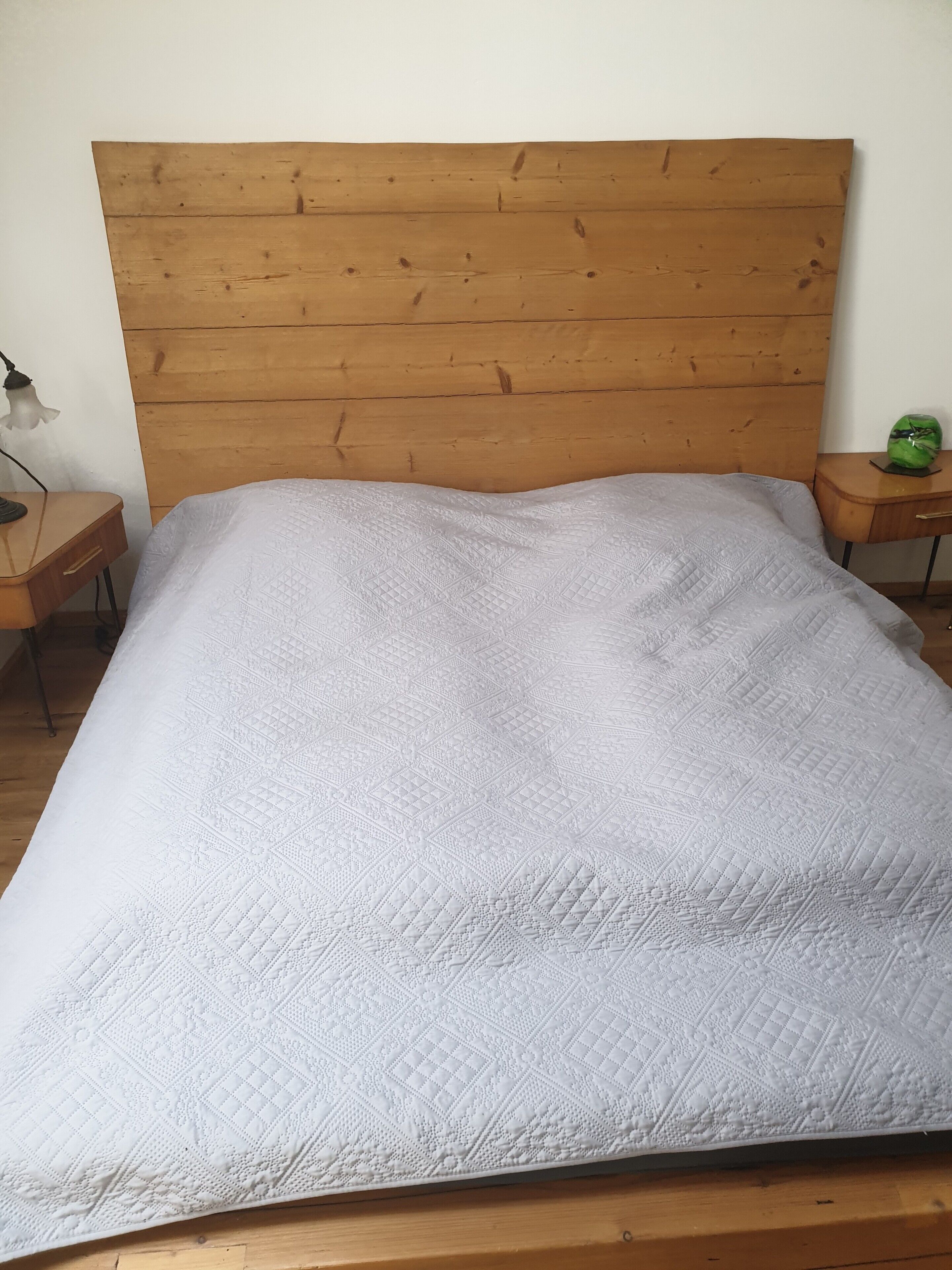 2 bedrooms, bed sheets