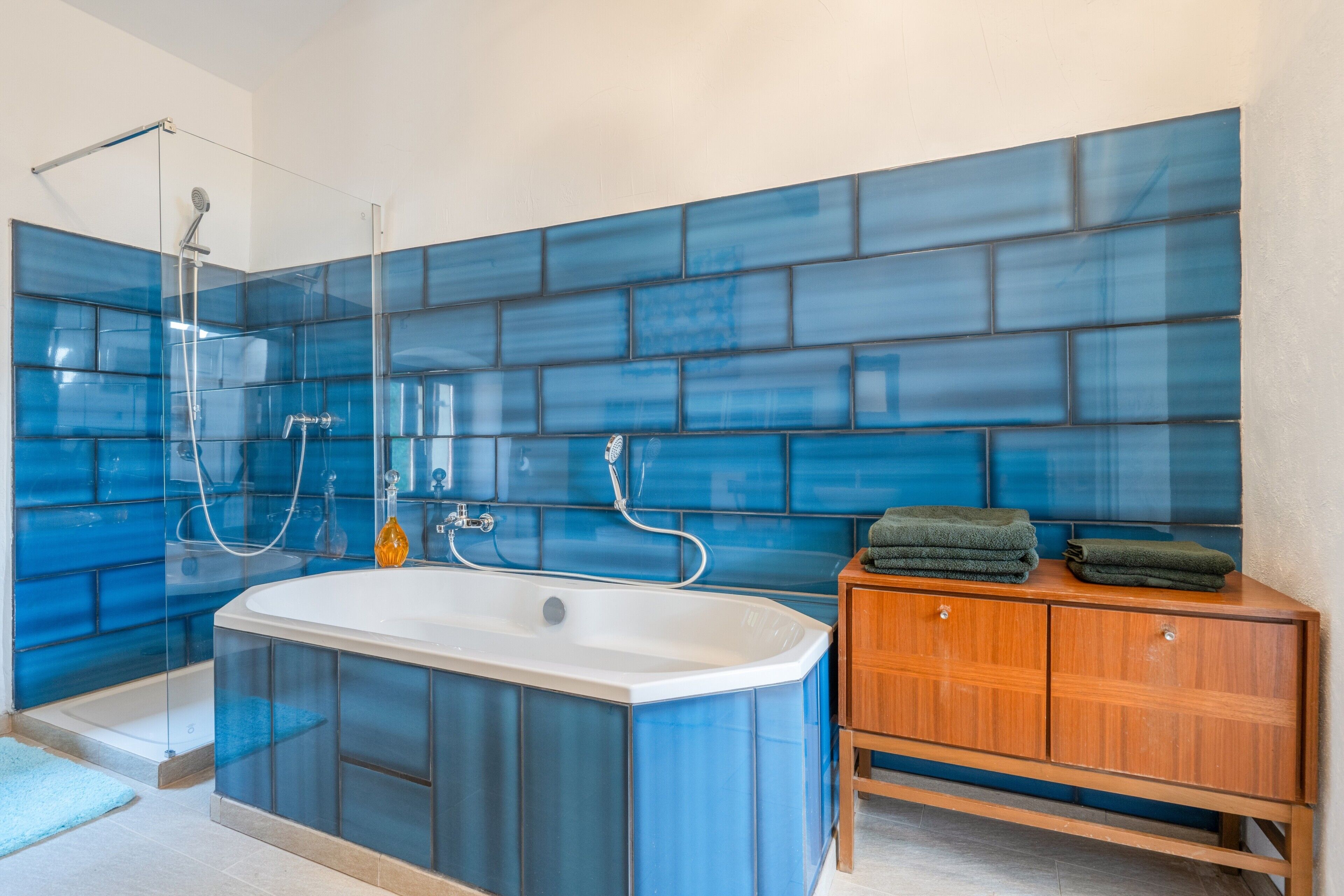 Shower, towels
