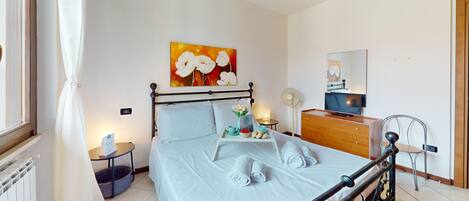 1 bedroom, iron/ironing board, free WiFi, bed sheets