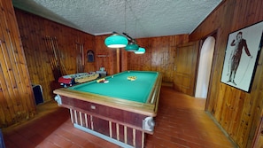 A pool table in a room with wooden walls and a tiled floor. - Villa Sunset Lakeview—Private Pool—by Booking Gard (Soiano del Lago)