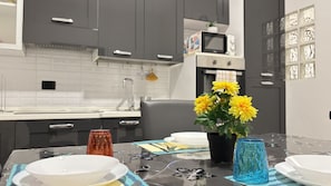 Private kitchen - Lavinia' s Place - In the heart of Rho, between comfort and connections. (Rho)