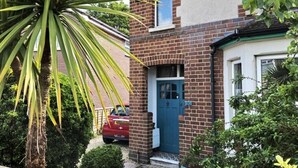 Exterior - 1 Bed - Sleeps 2 Plus Child - Garden - Pets (Bristol)
