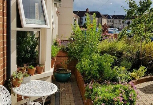 1 Bed - Sleeps 2 Plus Child - Garden - Wifi