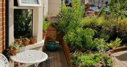 1 Bed - Sleeps 2 Plus Child - Garden - Wifi