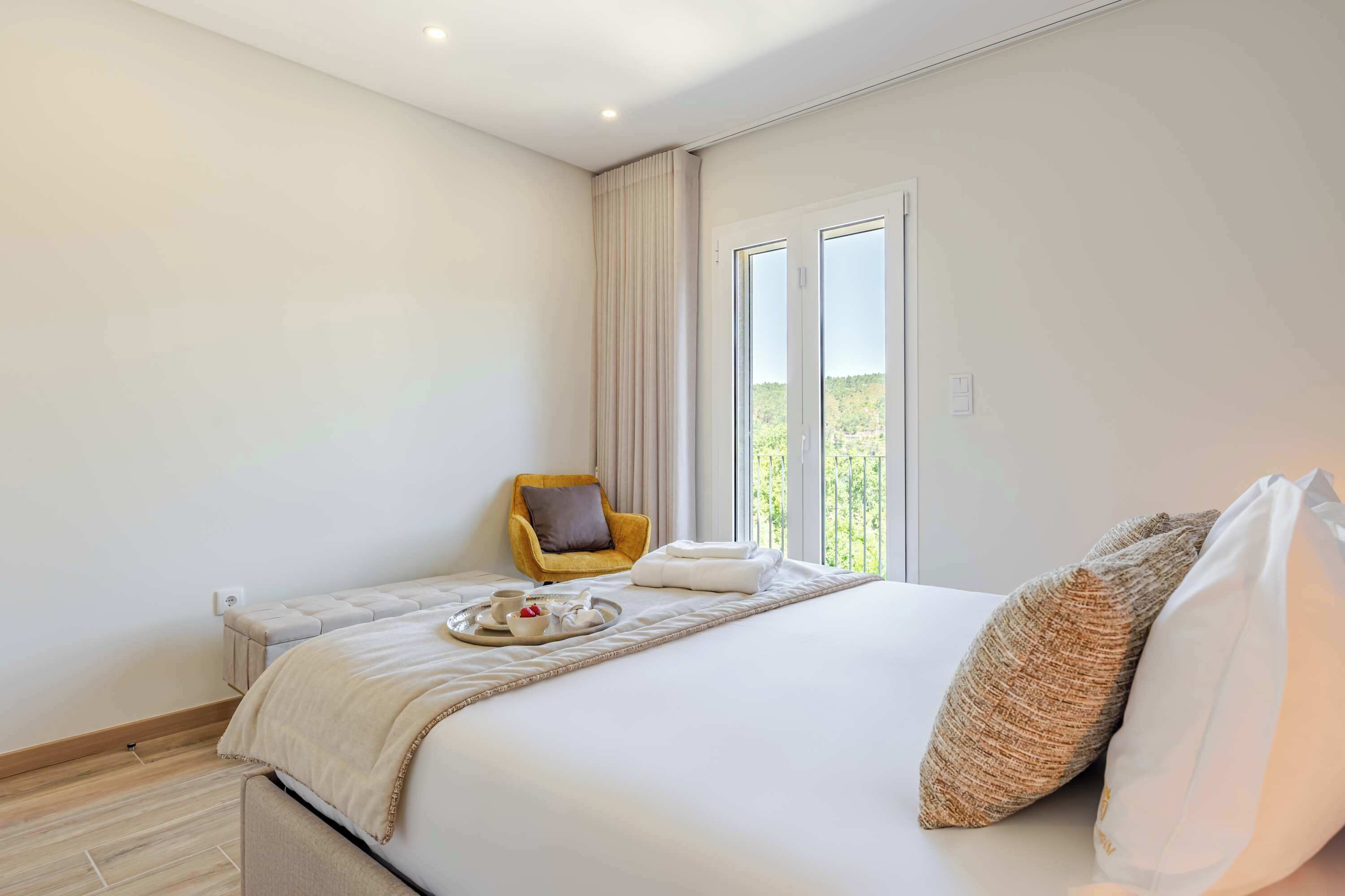 2 quartos, ferros/tábuas de passar roupa, Wi-Fi, roupa de cama