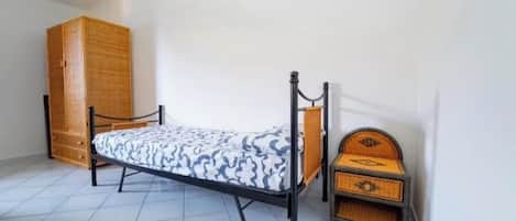2 habitaciones, tabla de planchar con plancha, wifi y ropa de cama