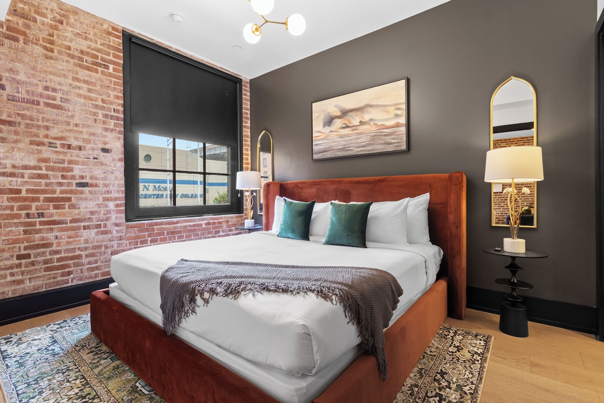Suite, 2 Bedrooms | Laptop workspace, WiFi (free)