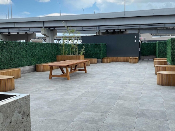 Outdoor dining - Eleven48 by NOLA Luxury Collection (New Orleans)