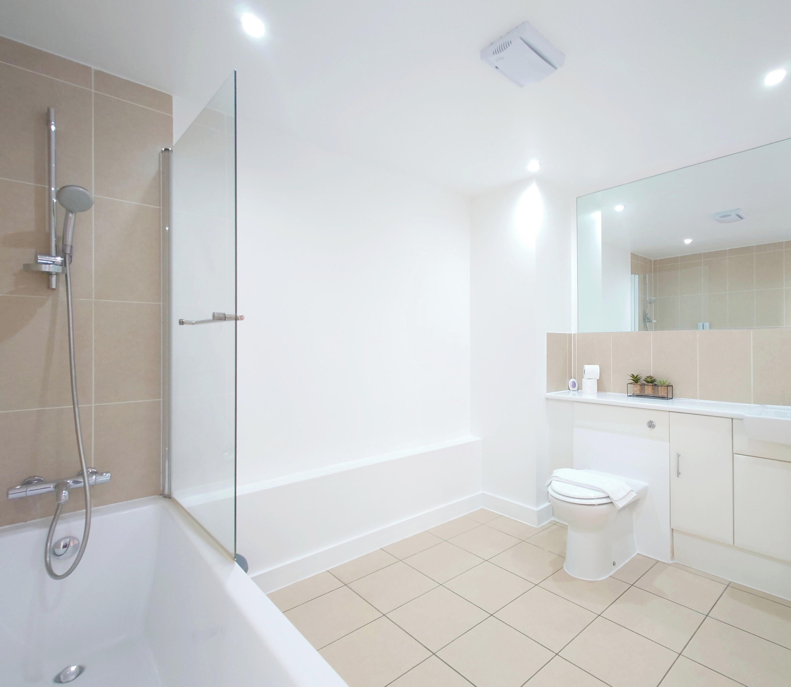 Apartamento conforto, vista para o rio | Banheiro | Toalhas de banho 