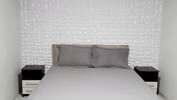 1 habitación, tabla de planchar con plancha, wifi y ropa de cama
